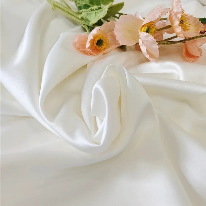 Elastisch satijnen stof Polyester gebroken wit Hoge kwaliteit trouwjurk Pak Qipao Kleding Bagage Kussens Home DIY Designer Stof