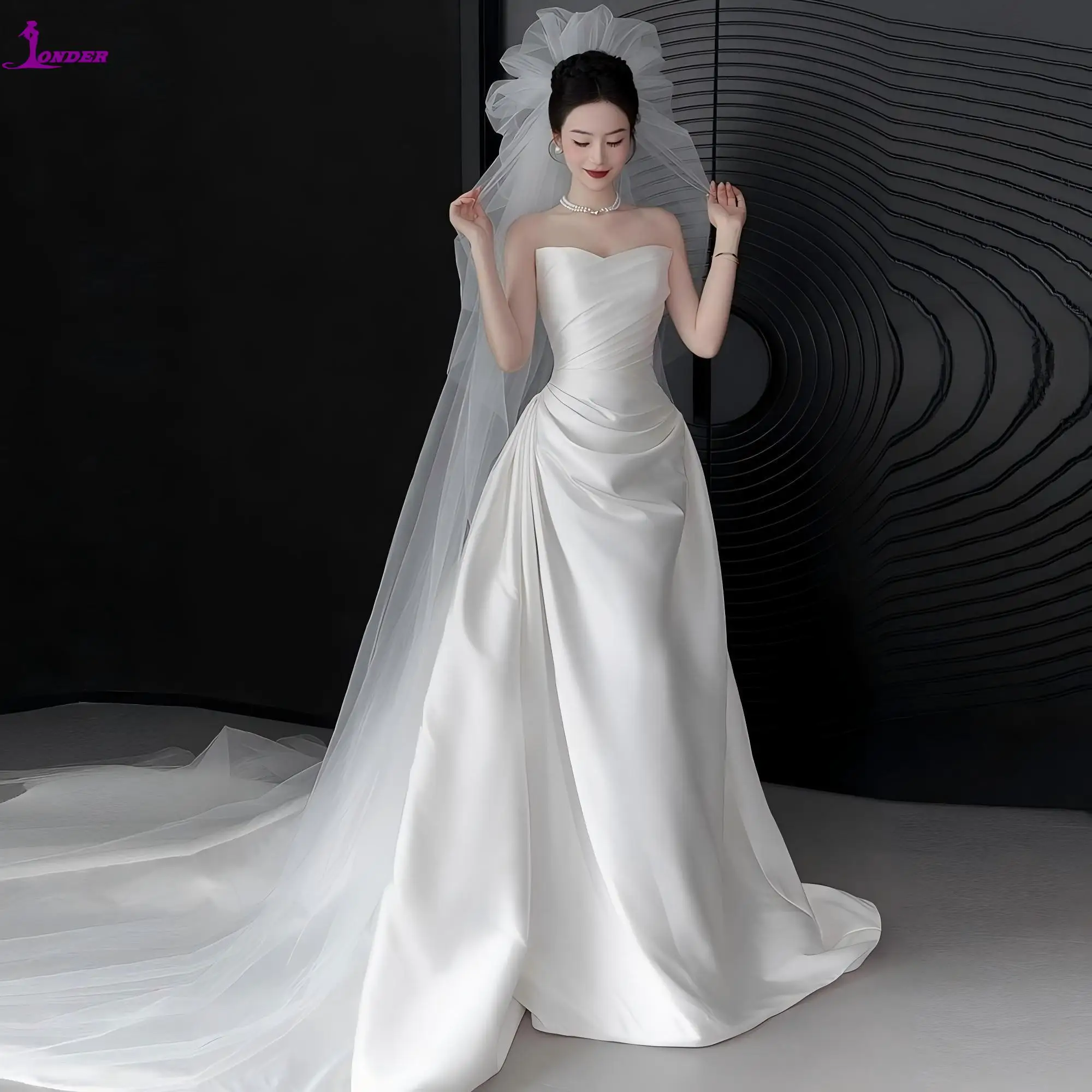 Соблазнительные блестящие атласные свадебные платья, соблазнительные платья невесты с открытой спиной и открытыми плечами, простые платья без бретелек с маленьким хвостом Соблазнительные блестящие атласные свадебные платья, соблазнительные платья невесты с открытой спиной и открытыми плечами, простые платья без бретелек с маленьким хвостом