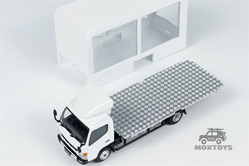 Tarmac Works 1:64 Fuso Canter Mobile Display Truck White Diecast Model Car