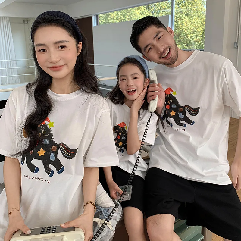 2026 New Family Matching Outfits Cotton Cartoon Horse Short Sleeve Tees  Mommy & Me Daddy & Son Sets Parent-Child Clothing
