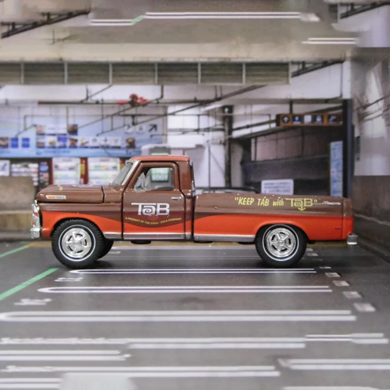 M2 1:64 Scale F100 Pickup Plastic Retro Car Model Finished Product Simulation Toy Collection Gift In Bulk Static Model