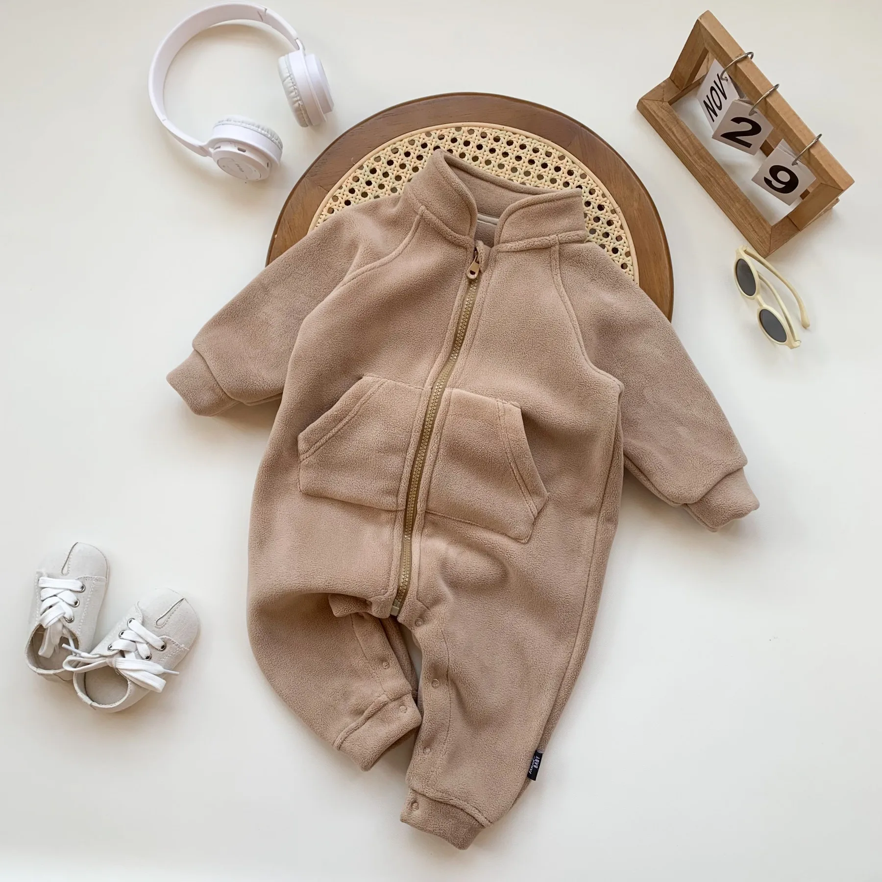 2025 herbst Neue Baby Langarm Fleece Strampler Warme Neugeborene Kleidung Plus Samt Dicken Säuglings Jungen Mädchen Zipper Overall 0-24 M