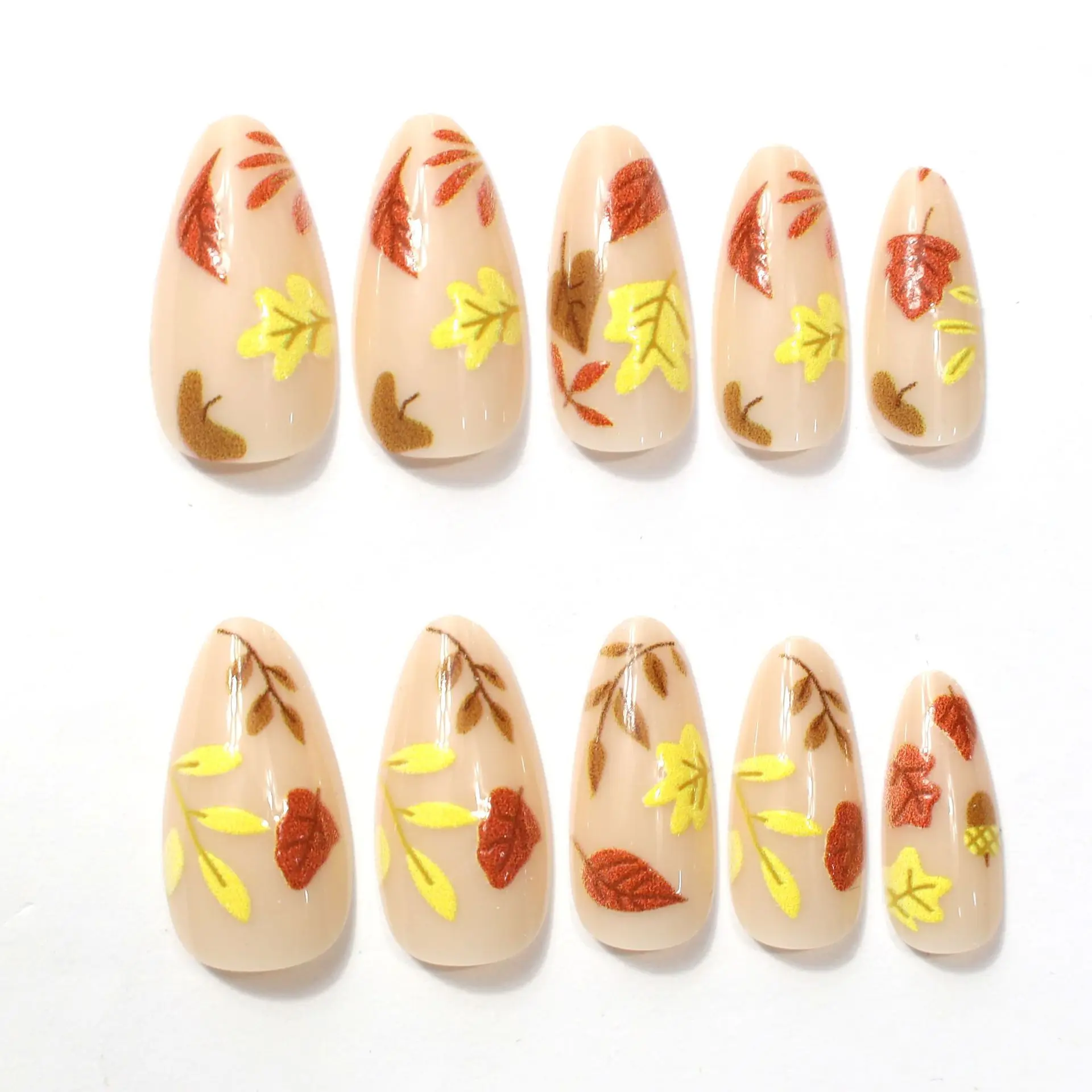 

Новинка 2026: Простой дизайн ногтей из 24 элементов для осени/зимы: теплые оттенки, узор «свежий кленовый лист», длинный миндалевидный стиль.