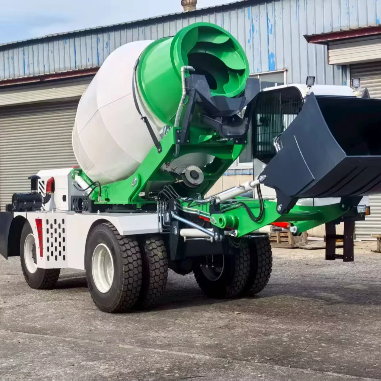 Concrete Mixer Self Loading Concrete Mixer Self Loading Auto 20-50 Tons SINOTUCK HOWO Low Price Hot Selling Factory Direct Sale