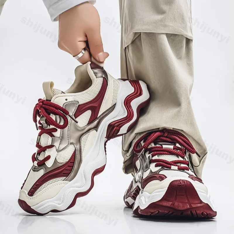 

Осенняя сетчатая дышащая повседневная спортивная обувь с низким берцем на толстой подошве для мужчин, модные трендовые универсальные удобные кроссовки на массивном каблуке