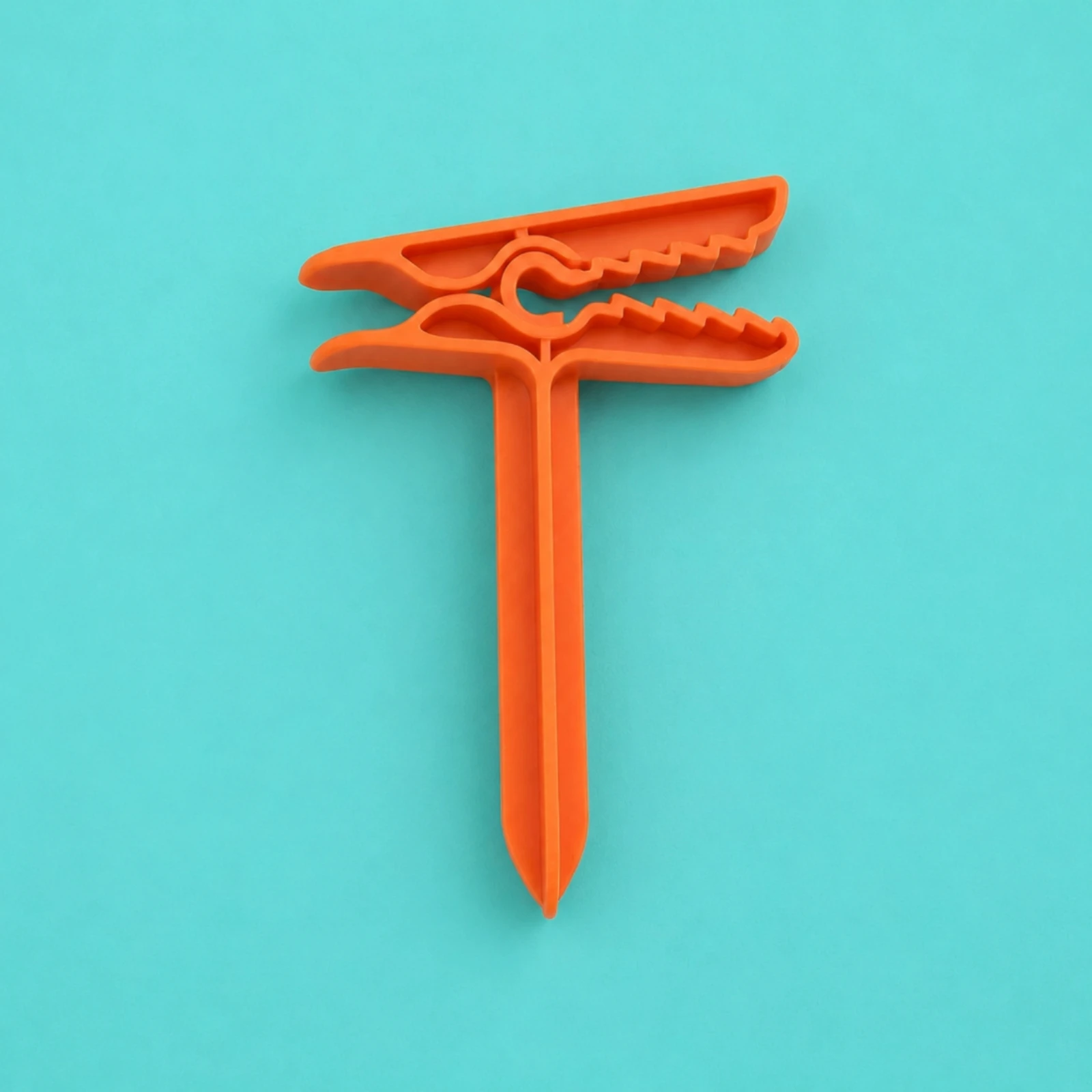 Beach Towel Clip with Stake Rustrust-Resistant Towel Peg with Sand Anchor Blanket Clips Outdoor Anchors Windproof for Beachgoers