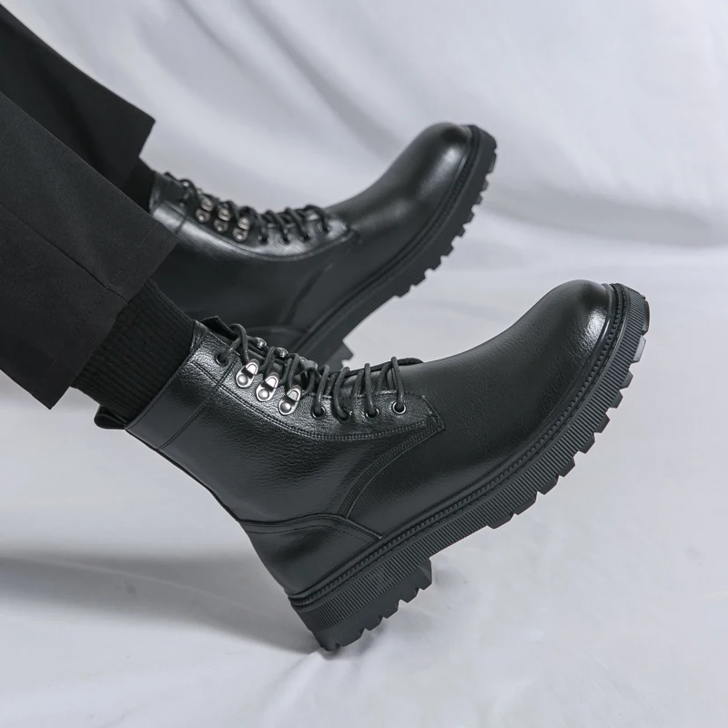 รองเท้าบูทหนังผู้ชายแบบมีซิปสำหรับฤดูใบไม้ร่วง สไตล์อังกฤษ รองเท้าทางการและลำลอง รองเท้าหนังหุ้มข้อสูง รองเท้าบูทสั้น สีดำ ไซส์ใหญ่พิเศษ M