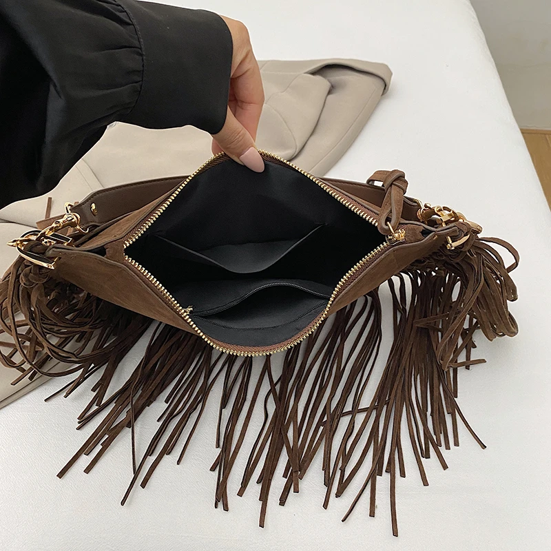    مصمم نصف دائرة السرج حقيبة كروسبودي المرأة موضة شرابة الكتف نصف القمر حقيبة يد خمر جلد الغزال تحت الإبط حمل #4