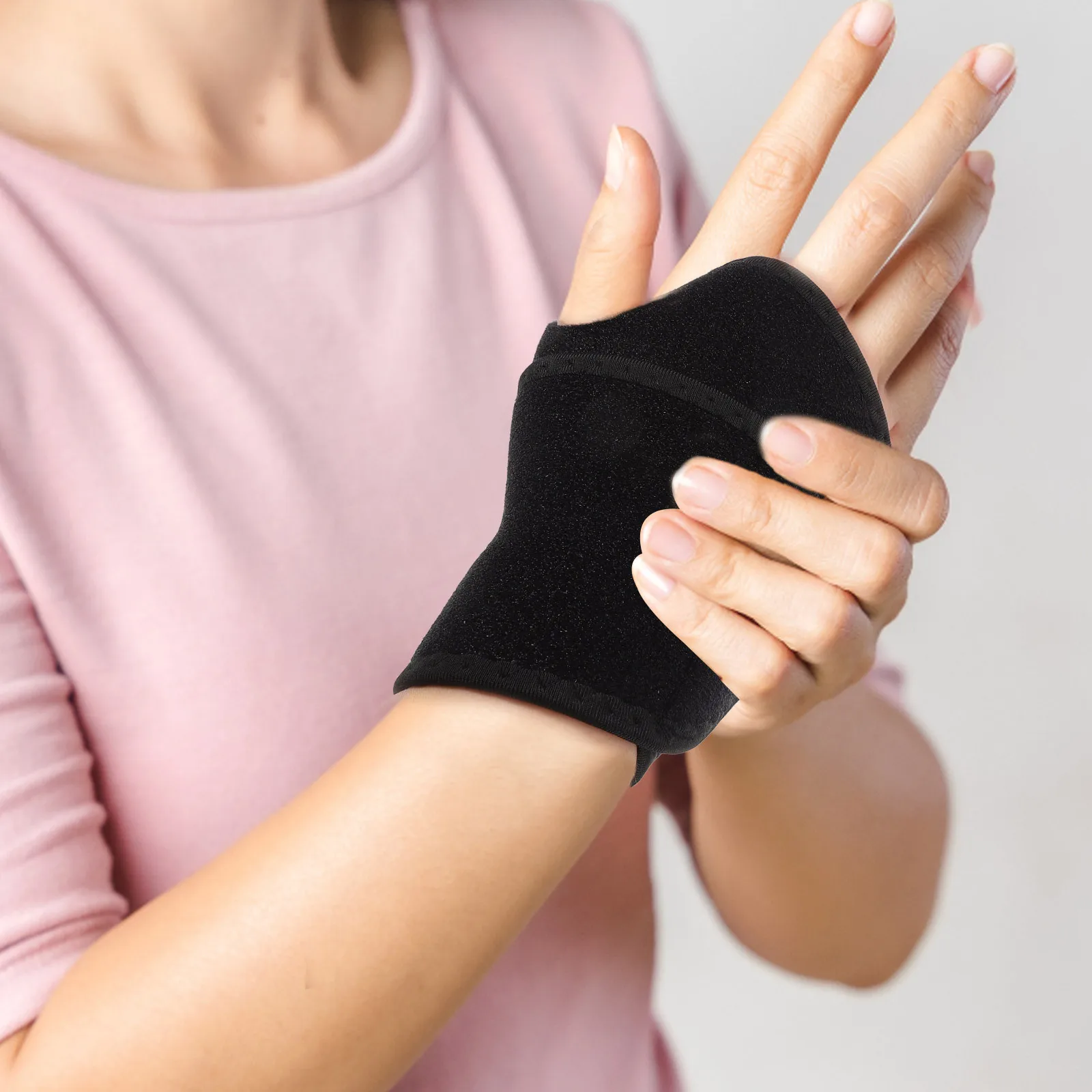 

Ultra-Thin Sports Wristband for Men Women Adjustable Compression Breathable Wrist Brace Cycling Gym Outdoor Sports Protective