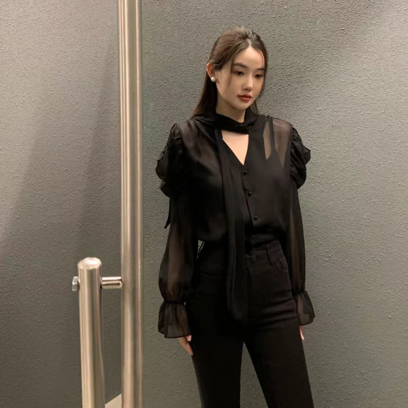 シックな V ネック長袖ルーズ女性のシャツ春の新デザインセンスパフィースリーブネックハンギングロックボーン韓国スタイル通勤