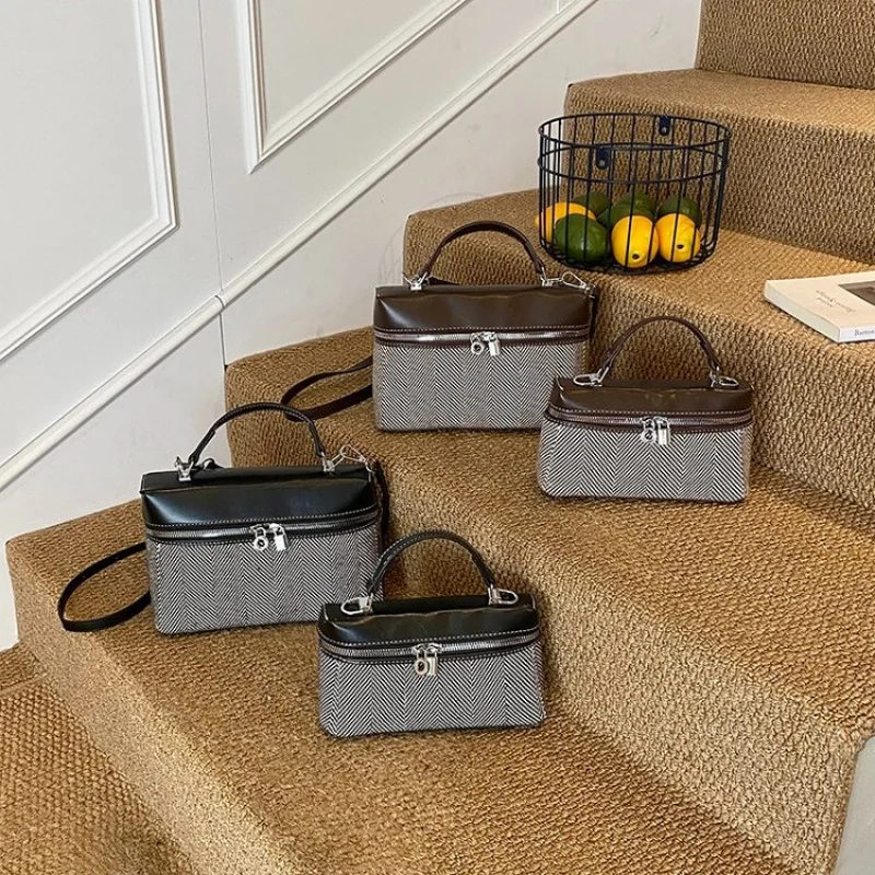 حقيبة يد نسائية مصنوعة من الجلد الفاخر، كاجوال بسيط عتيق ومظهر كلاسيكي للركاب في باريس #5