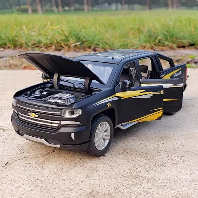 Diecast 1:32 Scale Silverado Pickup Truck Alloy Simulation Car Model Classic Adult Collection Static Display