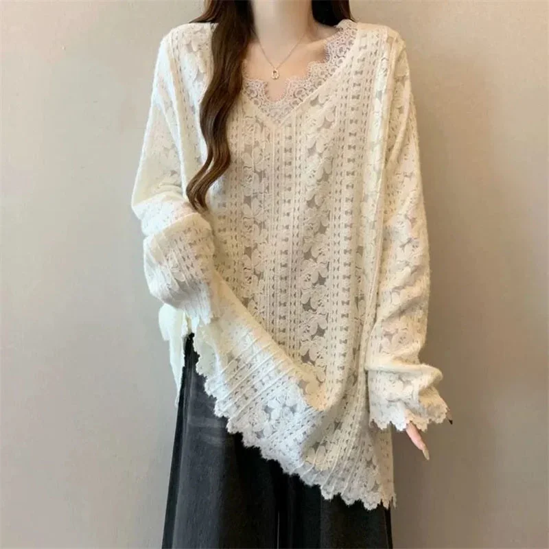 

Korean Ladies V-neck Hollow Out T-shirt Women Long Sleeves Tops Lace Patchwork T-shirt Spring Autumn feminine Solid Color Tshirt