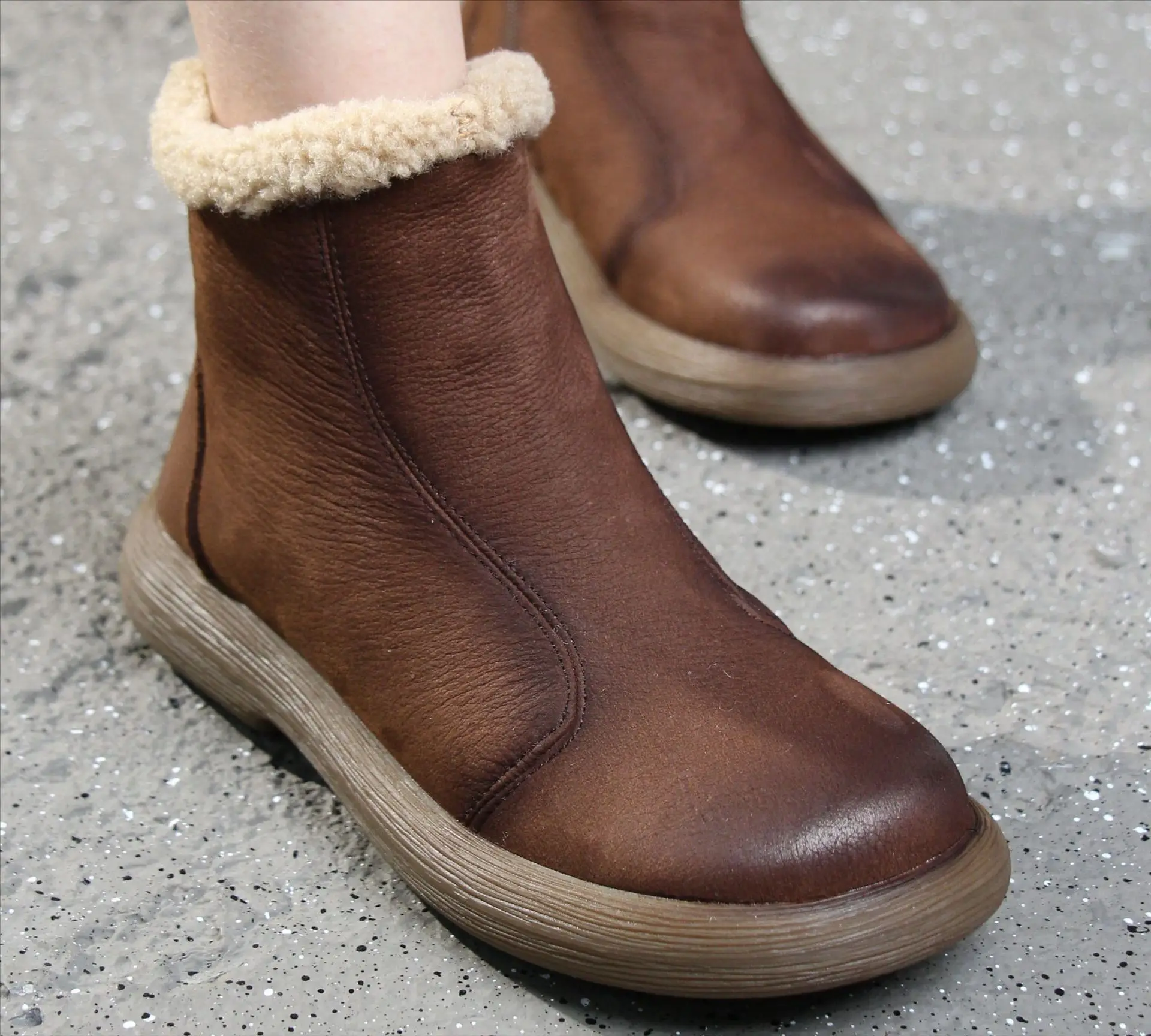 2026 new autumn and winter new cowhide women's boots retro round toe side zipper short boots casual chimney boots for women