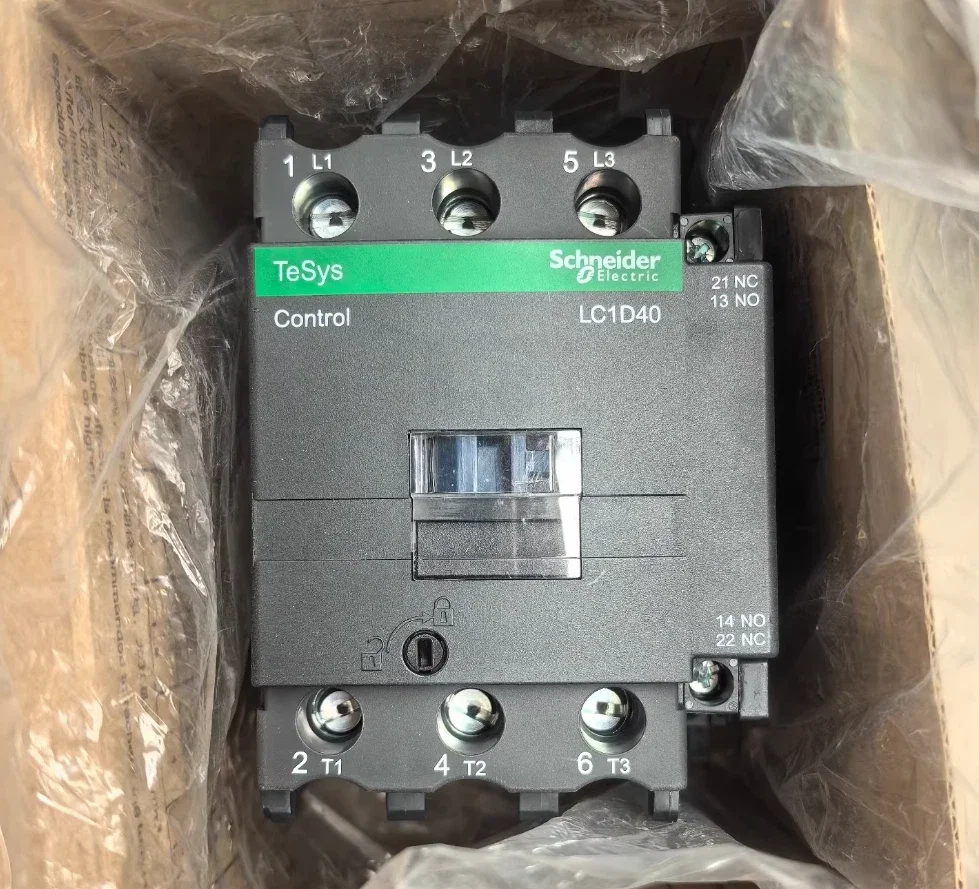 

LC1D40M7C LC1D40M7 Contactor, TeSys Deca,3P(3NO),AC-3/AC-3e/=440V 40A,220V AC 50/60Hz coil, screw clamp terminals