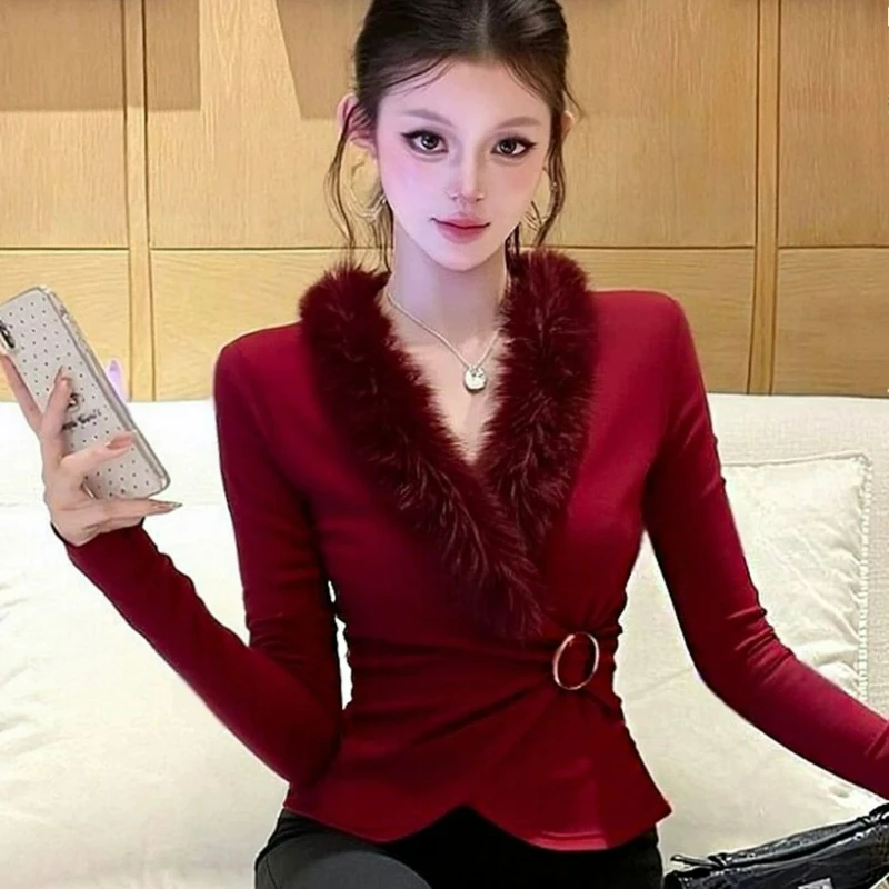 The Autumn Winter of 2026 A Unique Beautiful High-end Light Luxury Youthful Fashionable New Year Red Fur Collar Top for Women
