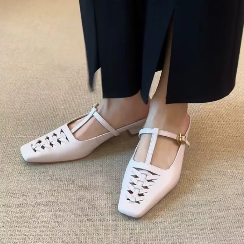 

The New Summer 2025 Lazy Person Retro Woven Square Toe Mules Are Versatile and Can Be Worn As Flip-flops with A Toe Cap