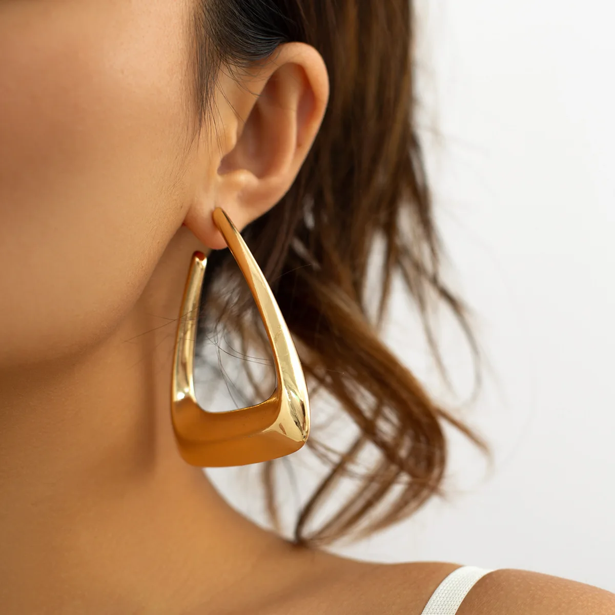 HUANZHI Gold Color Geometric Triangle Irregular Ear Studs Massive Earrings for Women Exaggerated Retro Simple Metal Jewelry Gift