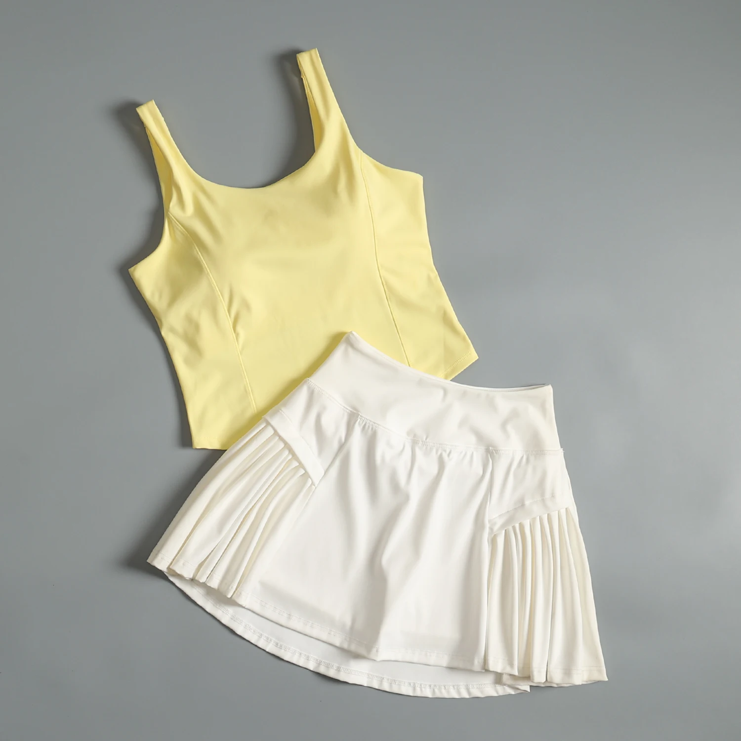 夏の女性用テニススポーツスーツ美しいバックヨガトレーニングベスト耐衝撃ブラ高価値スポーツ朝ジョギングスーツ