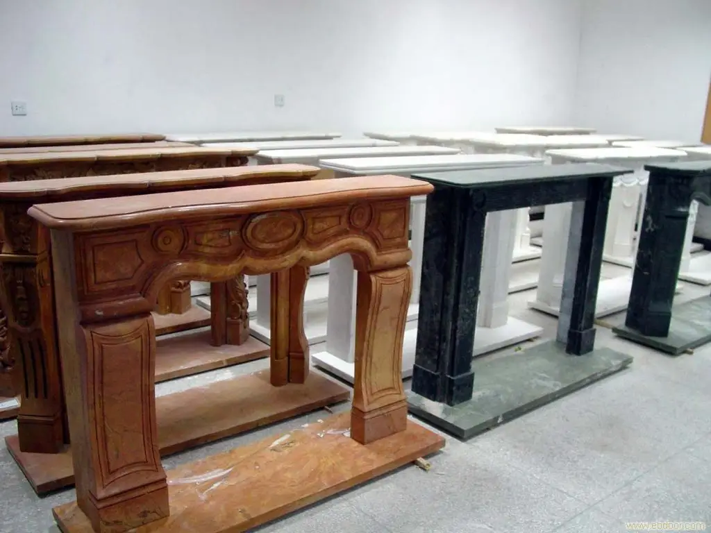 Sofisticato design del caminetto in marmo