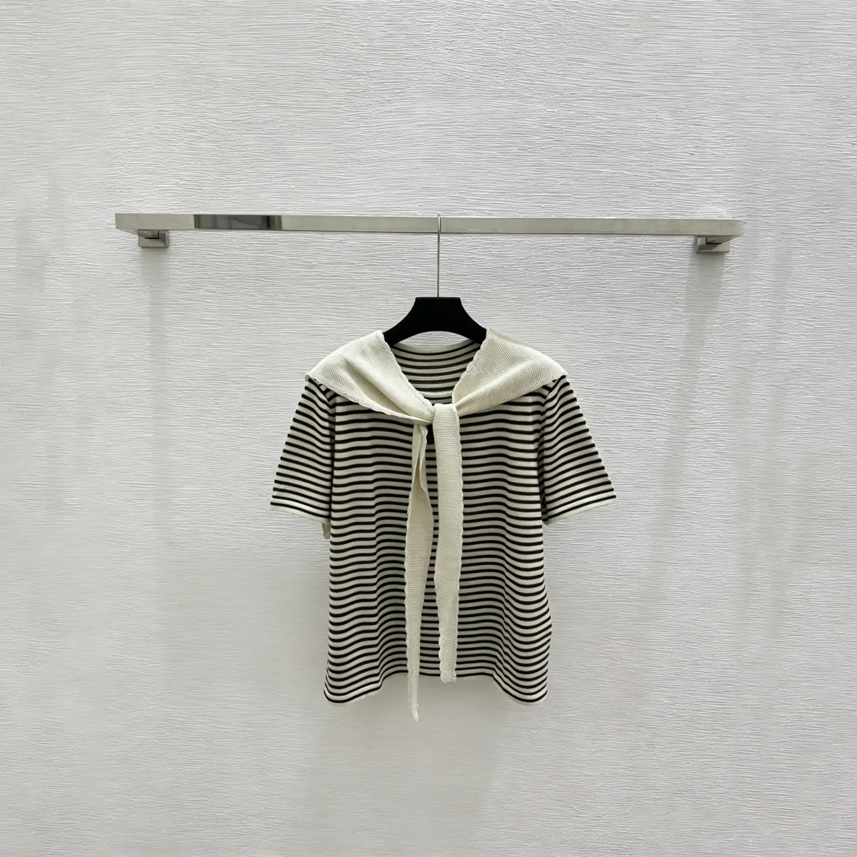 2026 high-quality new retro black and white striped knitted short sleeved women's fake two-piece lace up navy shawl--hb720