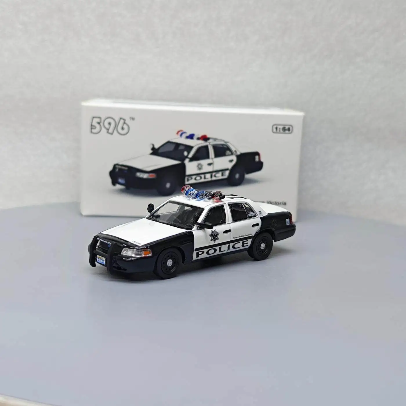 

596 1:64 Ford Crown Victoria Las Vegas, Nevada Police Car Diecast Alloy Car Model Collectible