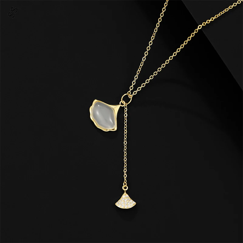 New White Chalcedony Fan Pendant Copper Inlaid Zircon Necklace for Women Fashion Flower Ginkgo Leaf Sweater Clavicle Chain