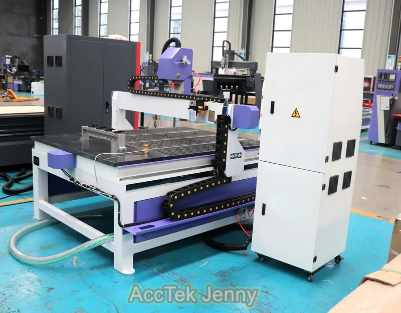 済南AccTek Atc CNCルーター 1200 * 1200mm 小型木工CNC彫刻機 リニア4個ATC CNCルーター 小型企業向け