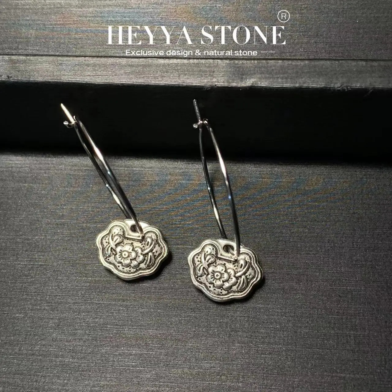 

Серьги-кольца HEYYA STONE с цветком, грубые необработанные простые классические круглые ювелирные изделия из драгоценных камней ручной работы из нержавеющей стали