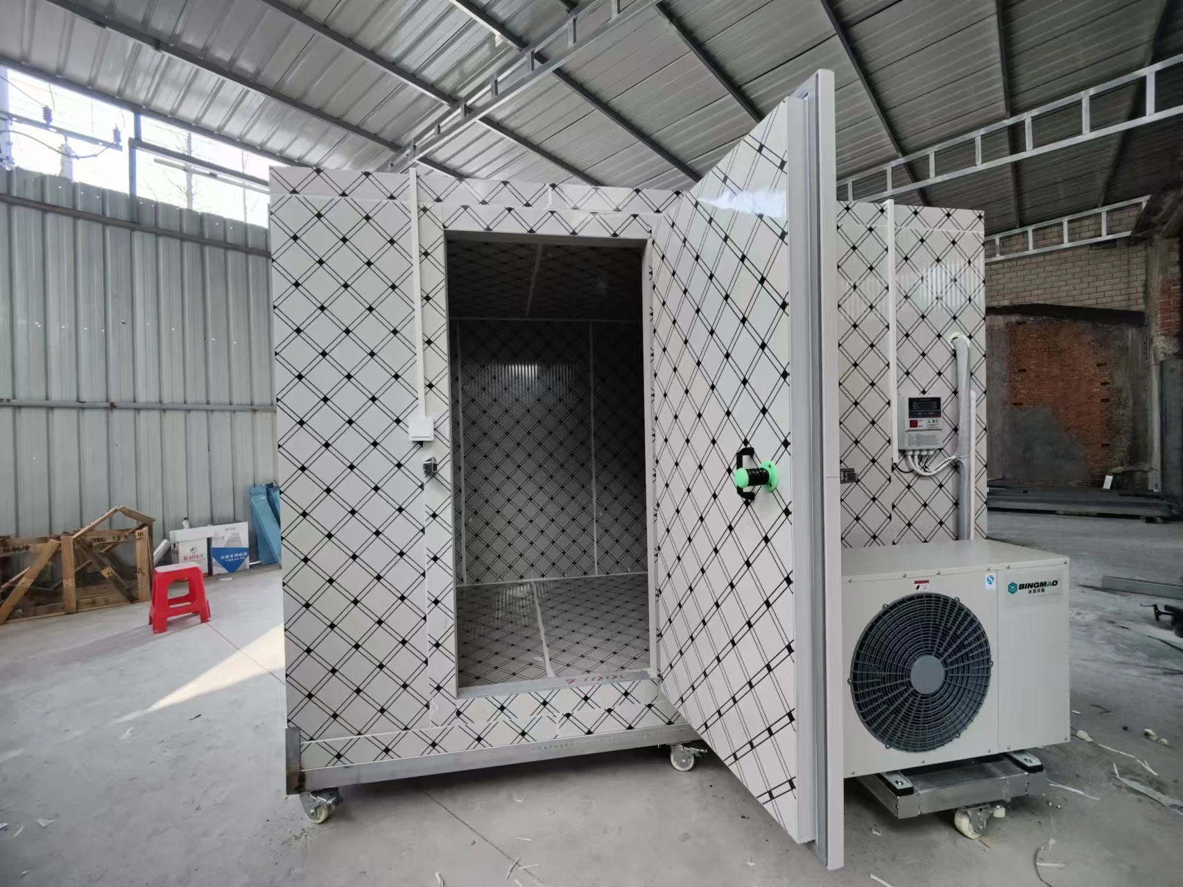 غرفة باردة متنقلة سهلة التركيب وعملية للغاية ومناسبة لمعظم السلع المبردة وغرفة باردة متنقلة