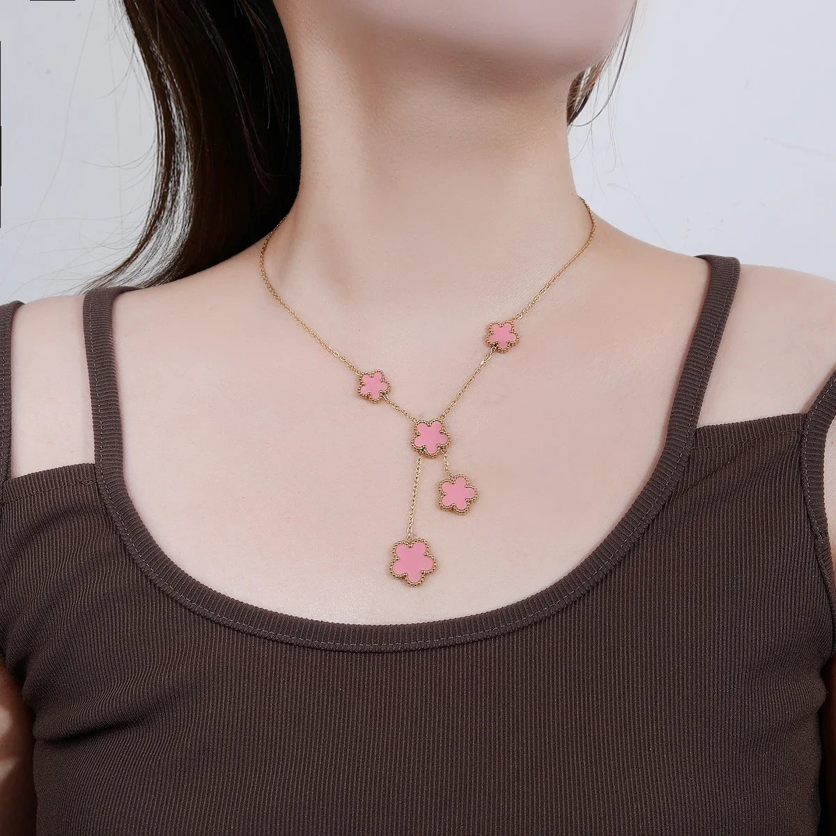 AILINFA Clover Plant Five-leaf Flower Necklace 316L Stainless Steel Chains Jewelry Colorfast Design Necklace Ladies Wear Gift