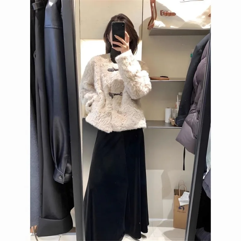 Fur Integrated Autumn Winter New Environmentally Friendly Fur Women's Winter 2026 Qianjin Style Round Neck High-end Top Fur Coat