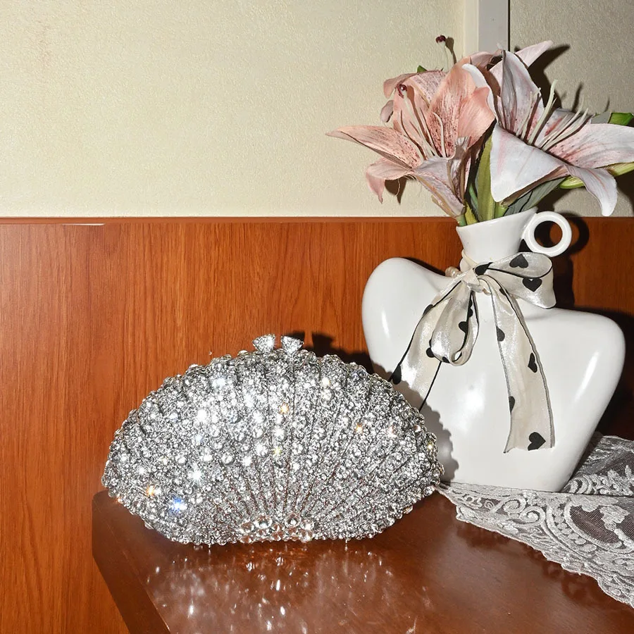 French Creative Shiny Full Diamond Shell Bag Temperament Simple Light Luxury High Sense Crystal Clutch Bag Dinner Bag view 3