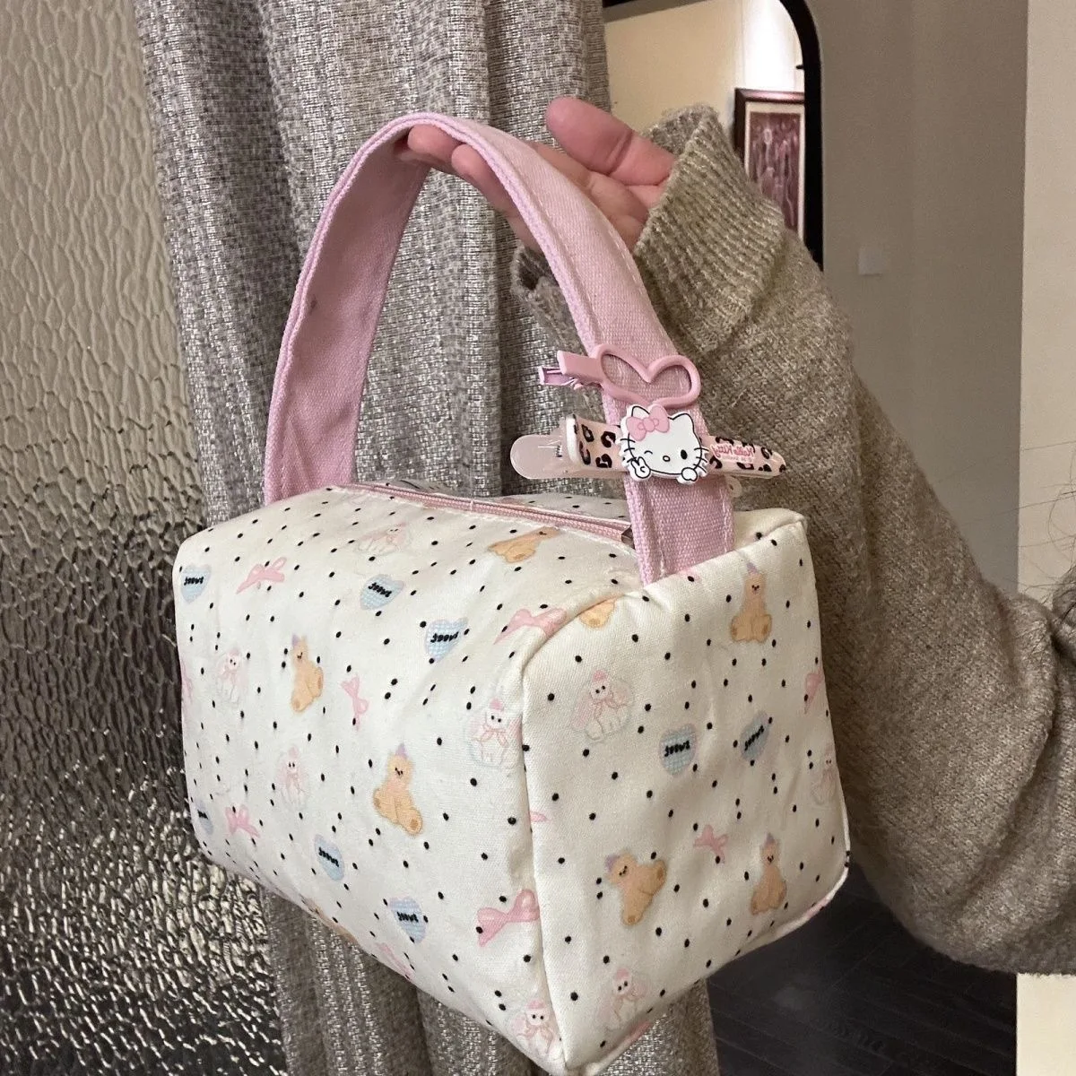 New Ins Cartoon Bear Makeup Bag with A Handle Spacious Structured Portable Convenient Travel Organizer Toiletry Bag for Girls