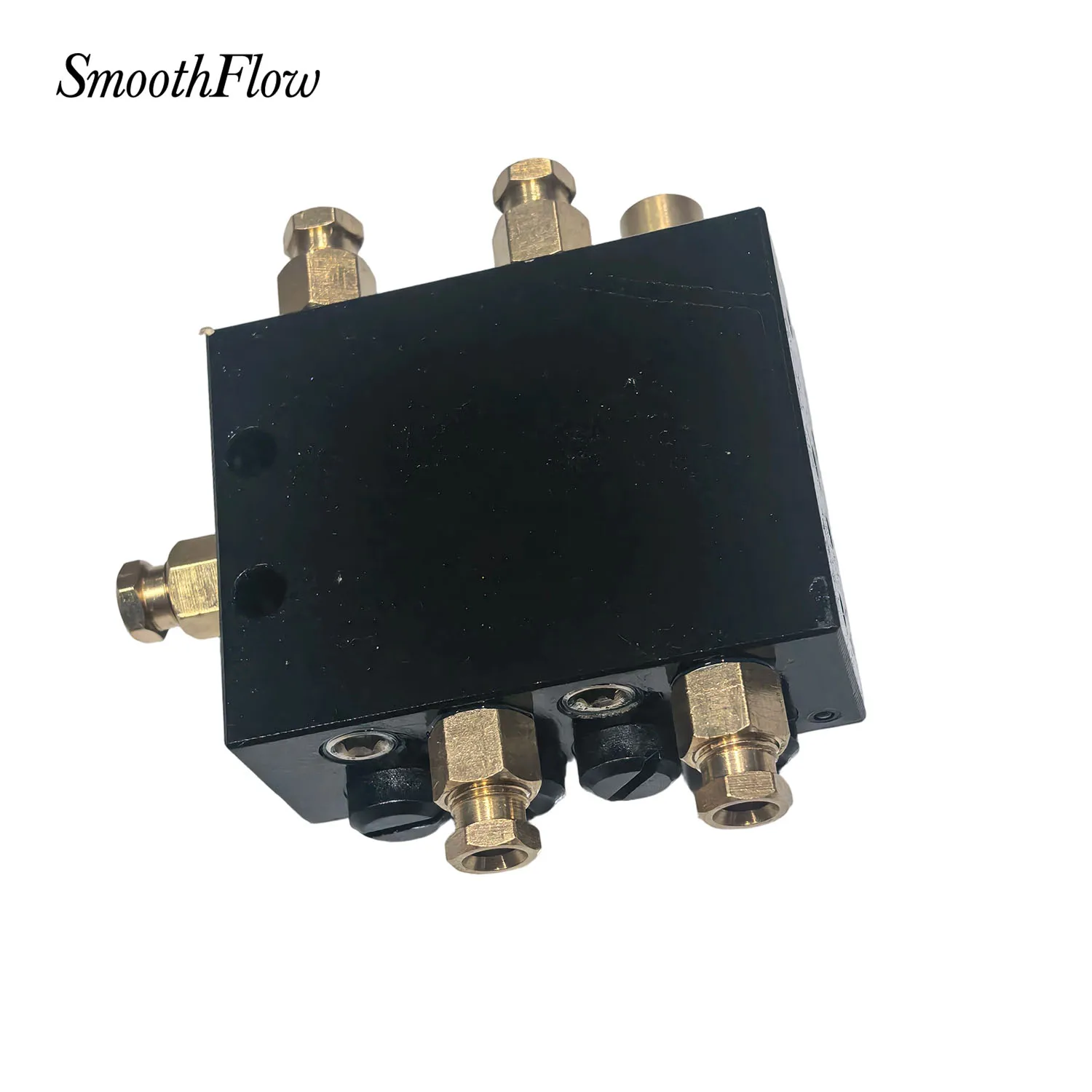 Distributeur progressif à 4 voies avec ports de 6 mm à débit égal, modifié à partir d'un bloc à 8 sorties