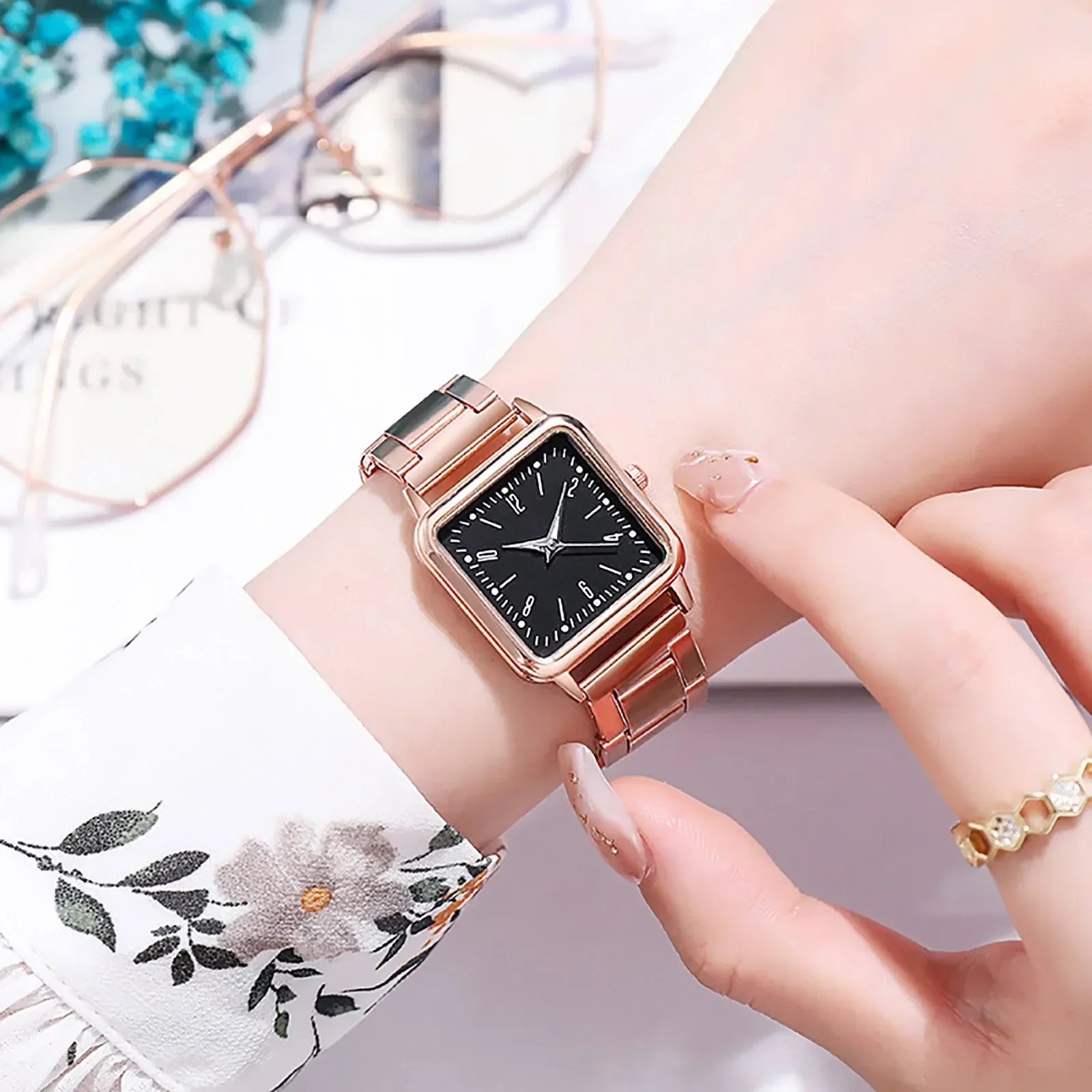 Business Quartz Watch for Women White and Black Simple Fashion Casual Quartz Wristwatches Lady Square Watches Relogio Feminino