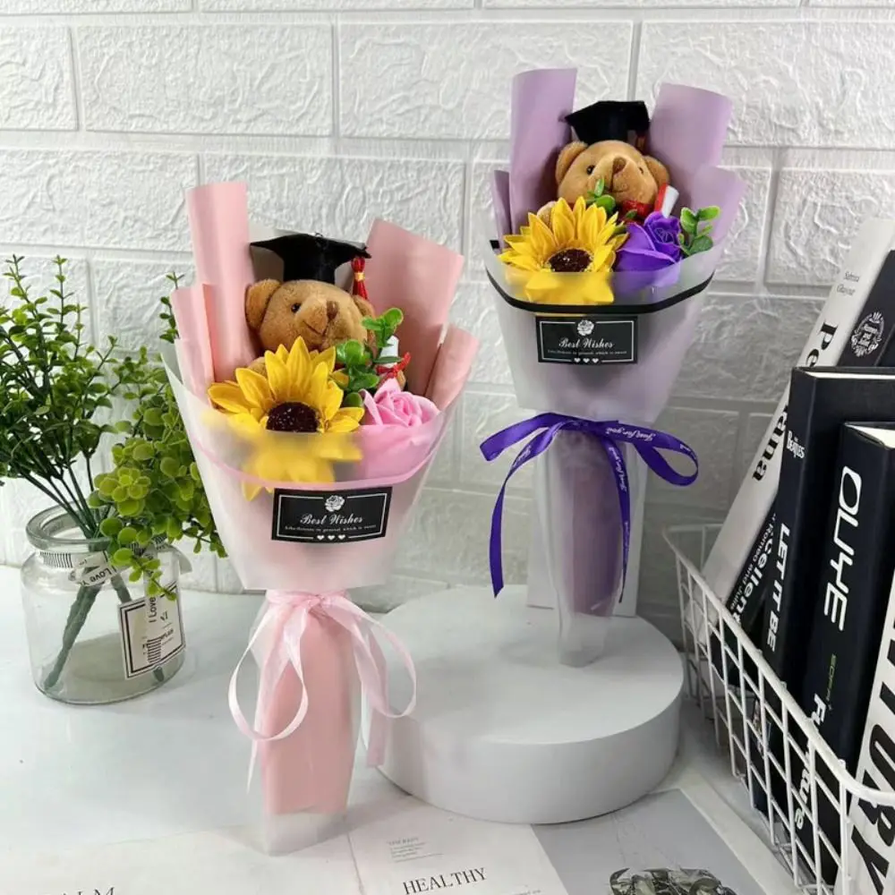 Ramo de oso de graduación bonito y elegante, impresionante regalo, ramo de jabón de girasol, oso de peluche Multicolor, fiesta de cumpleaños