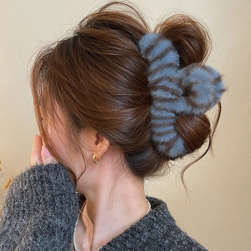 Winter Autumn Fluffy Leopard Print Hair Claw Clip Women  Furry Faux Fur Leopard Shark Clip Hair Accessories Plush Grab Clip