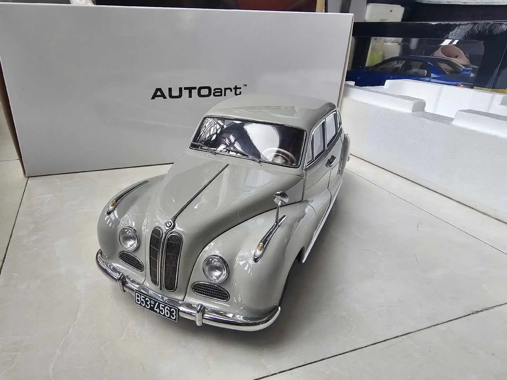 

Autoart 1:18 502 2.6 LUXUS Vintage Car Simulation Limited Edition All Open Alloy Metal Static Car Model Toy Gift