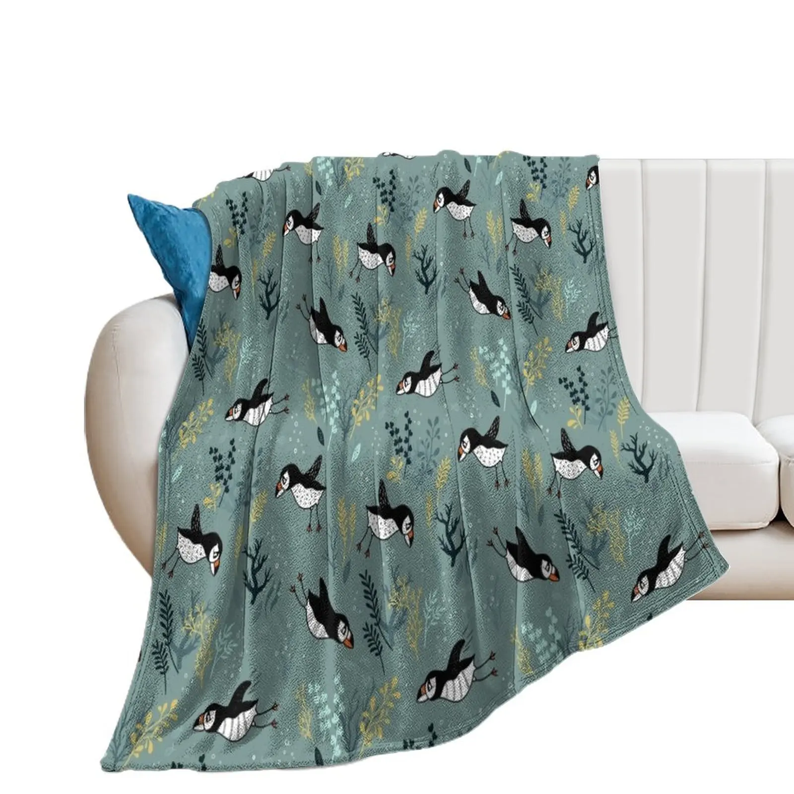 

Puffin under water Throw Blanket Retros Picnic Blankets