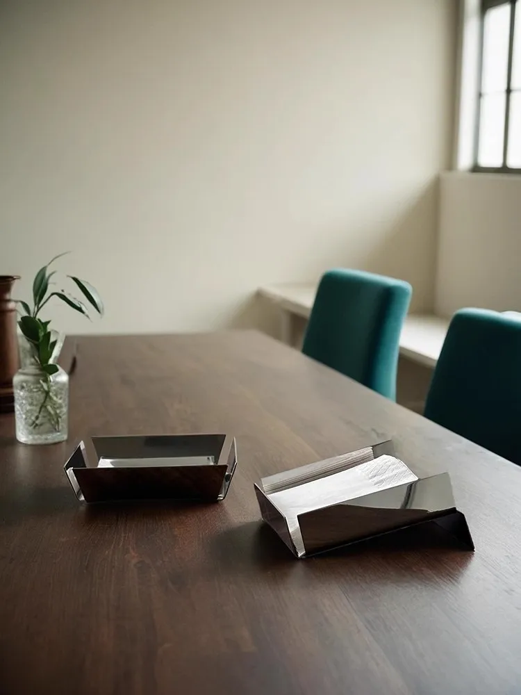 

Европейский стиль для домашнего использования, легкая роскошная креативная коробка для салфеток из нержавеющей стали для гостиной, продвинутое украшение, мини-коробка для салфеток