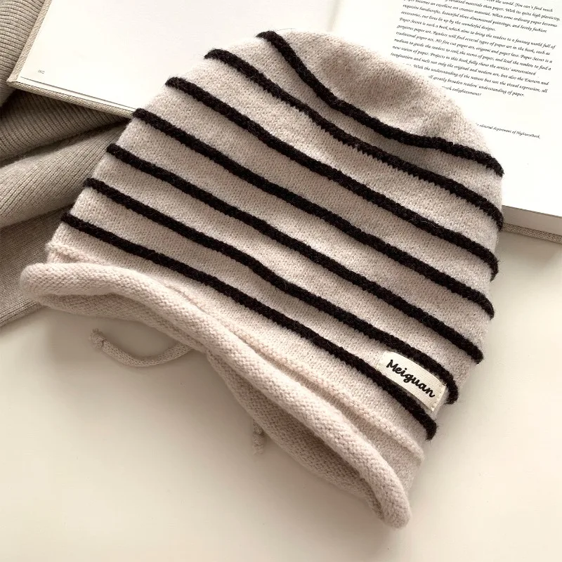 Japanische Retro-Streifenmütze mit Buchstaben-Aufkleber, Stoffmütze mit gerolltem Rand, gestrickte Mütze für Herren und Damen, Winter-Ohrschutz, Skull-Beanie-Mütze – Detail 5