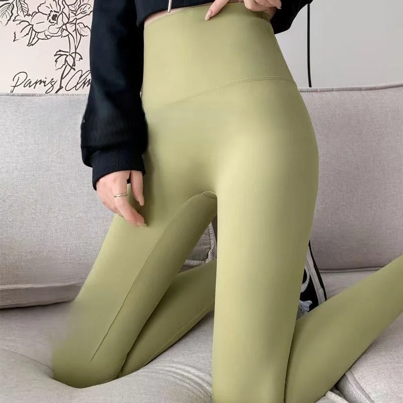 กางเกงโยคะพลัสไซส์สำหรับผู้หญิง เสื้อผ้ากีฬา สีแดง ทรงตรง ไซส์เล็ก-ใหญ่ แห้งเร็ว เงางาม สวมใส่สบาย แบบเรียบง่าย สไตล์เกาหลี สำหรับฤดูใบไม้ร่วง รุ่น GF