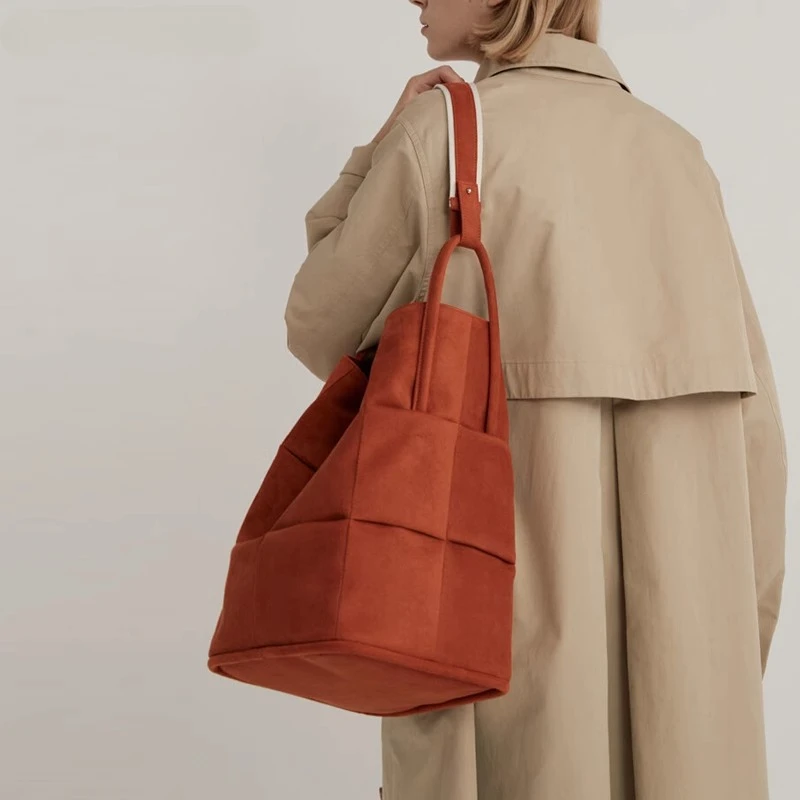 Designermarke, große Kapazität, neue Eimertasche aus mattiertem Flanell mit breitem Schultergurt, Schachbrettmuster, karierte Hand-Umhängetasche