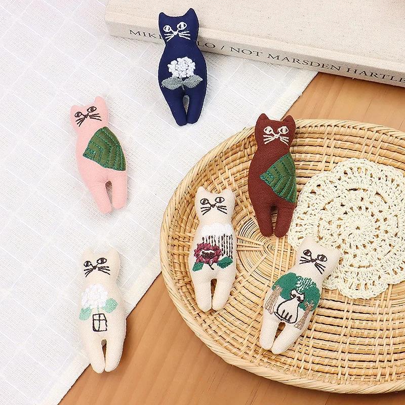 

Многофункциональная брошь-значок из хлопка и льна с кошкой в японском стиле для сумок, обуви, головных уборов, пальто, в лесном стиле, простой и свежий дизайн