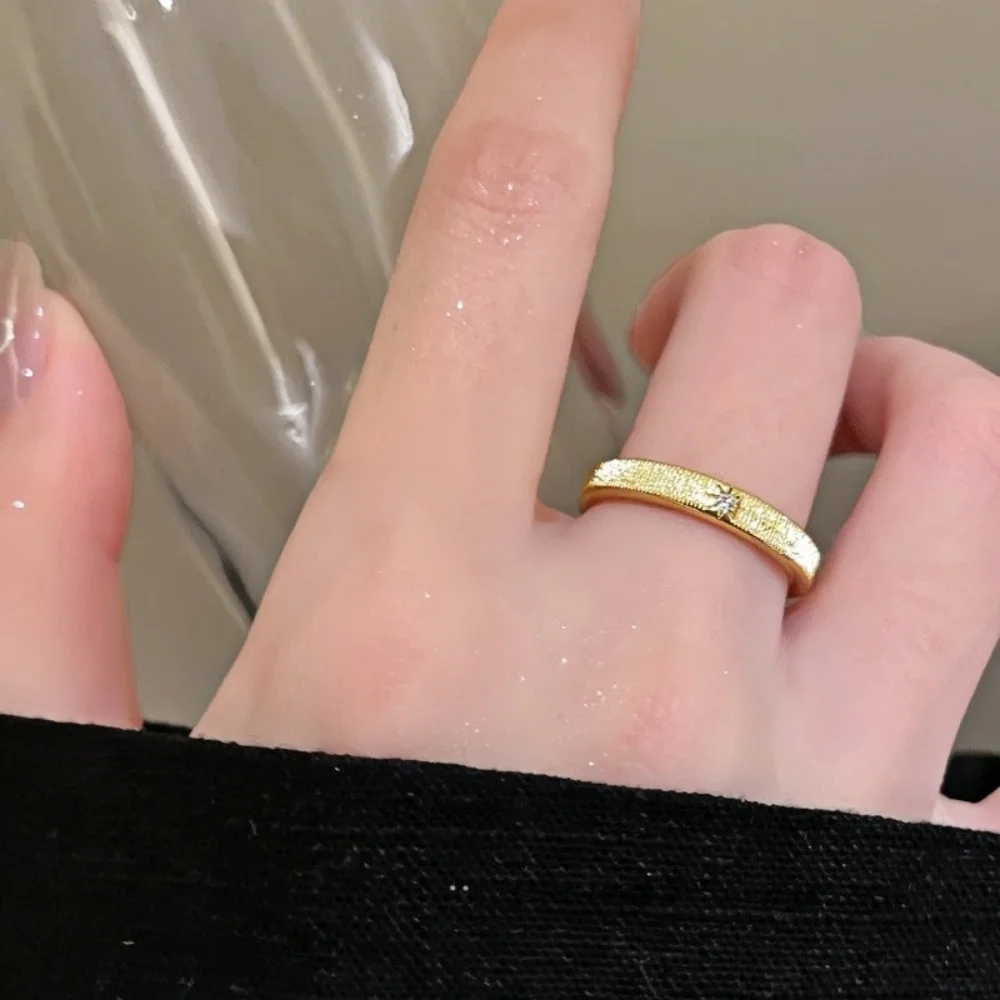 Retro-Ring aus Legierung in Goldfarbe, schlichter, quadratischer Kristall-Zirkon-Stern-Ring für Damen, trendiger Schmuck und Accessoires – Detail 7