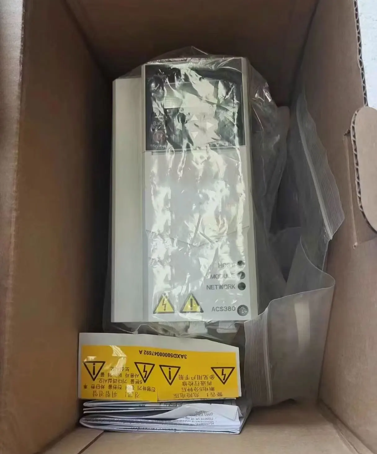 Совершенно новый ACS180-04S-15A6-2 ACS180-04S-17A5-2 ACS180-04S-25A0-2 ACS180-04S-033A-2 с гарантией на один год
