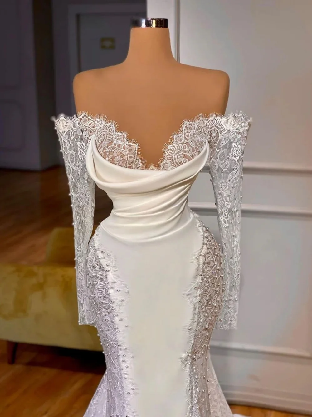 New Arrival Pearls Lace Satin Wedding Dress Off Shoulder Dreamy Bridal Gown Customized Floor-length Mermaid Dresses For Bride