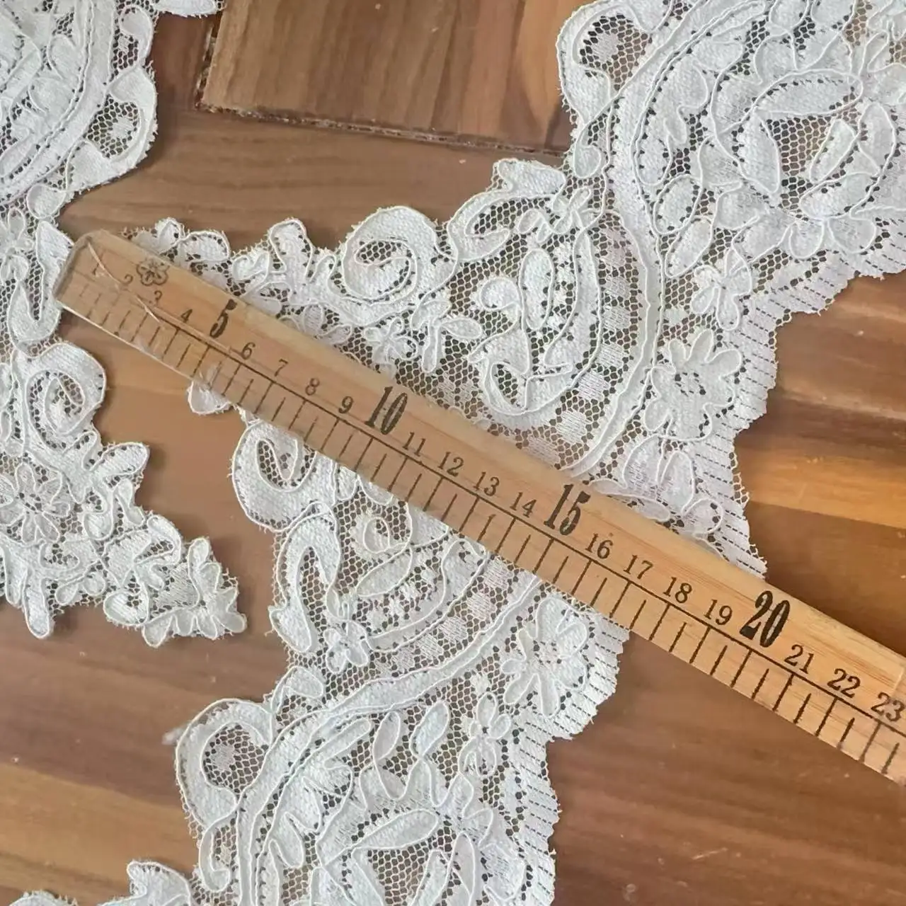 5 Yards/Lot. Seilbestickte Wimpernspitzenborte für Hochzeitskleider, DIY Schleierkantenverzierung. Wellenrand-Spitzenbortenstoff – Detail 7
