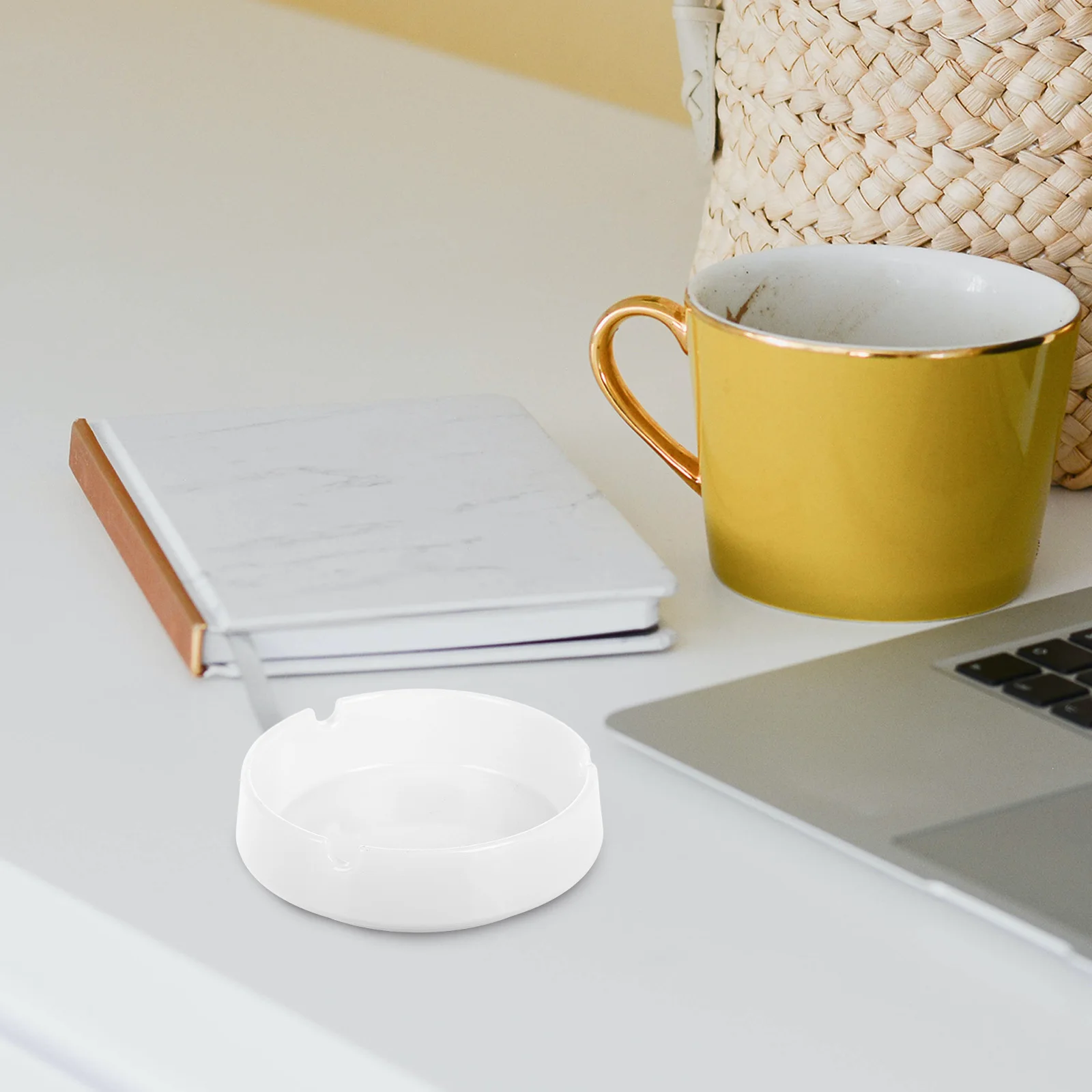 

2pcs Unbreakable White Melamine Ashtray Round Smoke Ash Holder For Home Office Coffee Bar Indoor Outdoor Use Cigar Car
